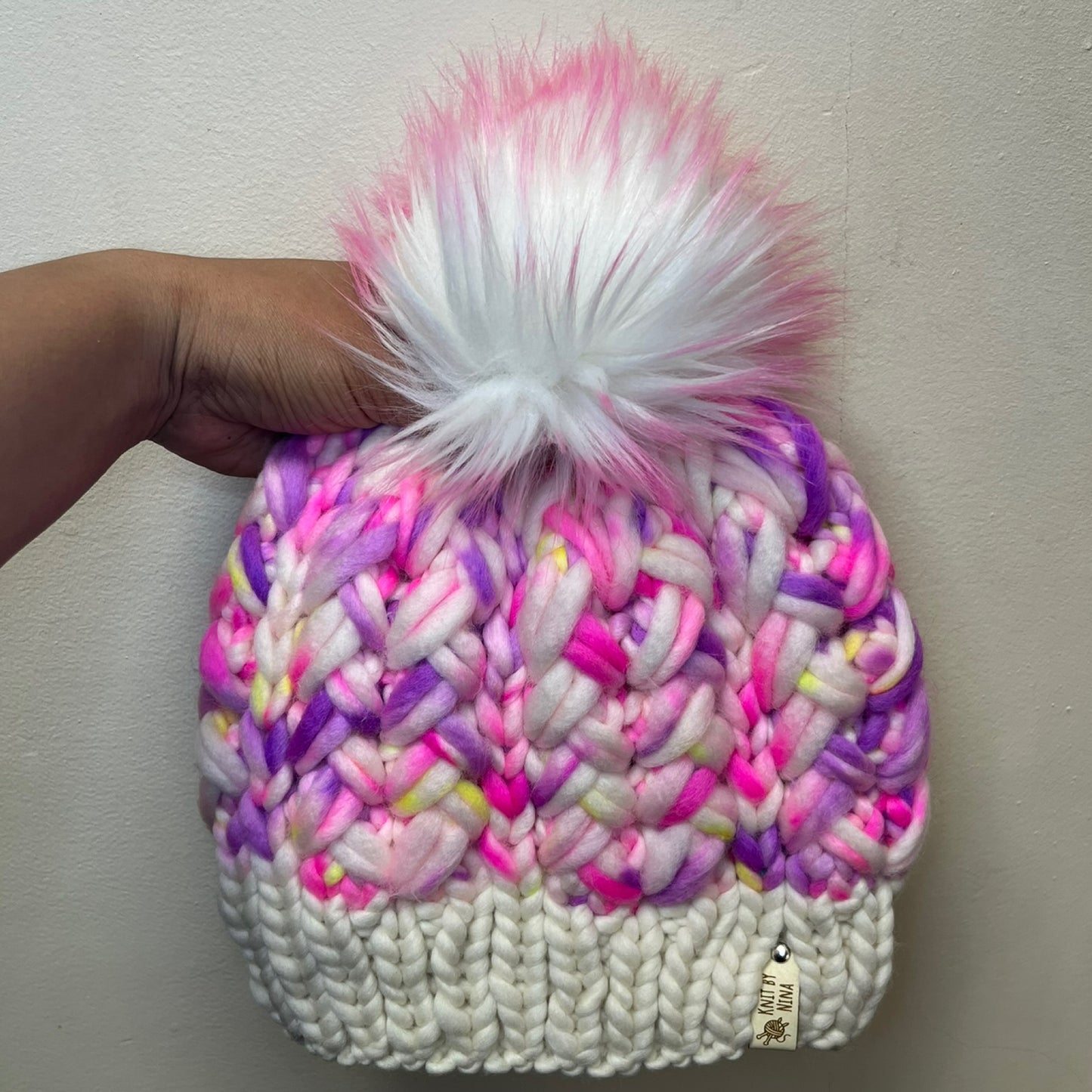 Shake Your Love & White Luxury Suspire Beanie